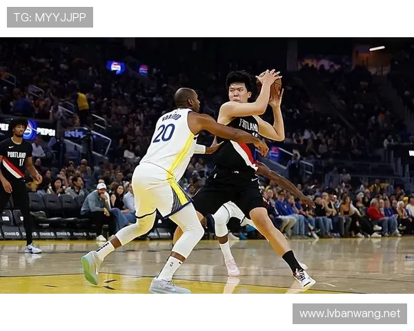 从抱怨到成长：杨瀚森直面亚当斯十年强硬对抗的内线课篮球现实